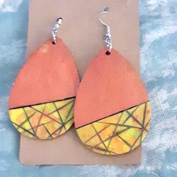 New Handcrafted Prettyful Creations 2.5" teardrop earrings - Picture 5 of 6